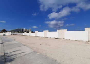 APROVECHARON LA CONTINGENCIA PARA TAPAR LA VISTA DEL MAR DEL MIRADOR EN CANCÚN