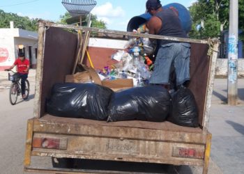 LÁZARO CÁRDENAS SE MANTIENE EN CONSTANTE EN EL SERVICIO DE RECOLECCIÓN DE BASURA.