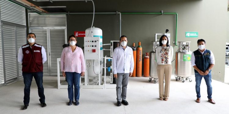 GOBERNADOR Y ALCALDESA SUPERVISAN RECONVERSIÓN DE HOSPITALES PARA ATENCIÓN DE COVID-19 EN PLAYA DEL CARMEN