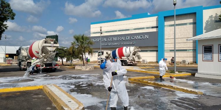 SANITIZAN EXPLANADAS DE HOSPITALES