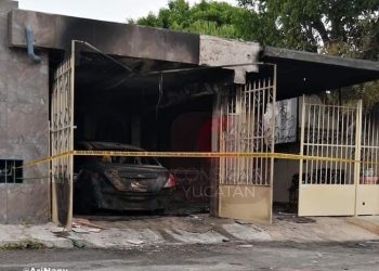 QUEMAN VEHÍCULO Y GARAJE DE ENFERMERA EN MÉRIDA