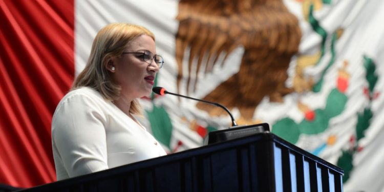 LLAMA ÉRIKA CASTILLO A FRENAR ECOCIDIO EN PLAYA DELFINES