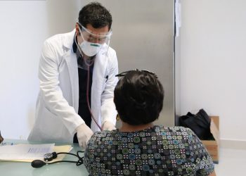 RECONOCE GOBIERNO DE SOLIDARIDAD LABOR DE MÉDICOS Y ENFERMERAS