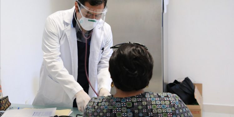 RECONOCE GOBIERNO DE SOLIDARIDAD LABOR DE MÉDICOS Y ENFERMERAS