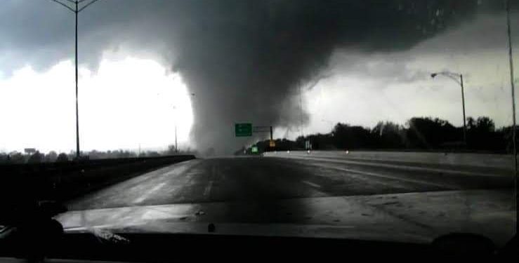TORNADO EN MONTERREY PROVOCA LA MUERTE DE DOS PERSONAS