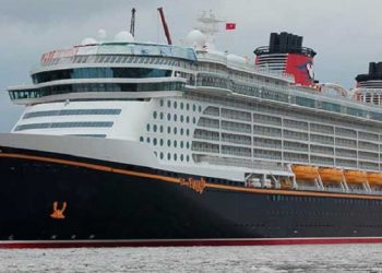 ATRACA CRUCERO HUMANITARIO EN COZUMEL