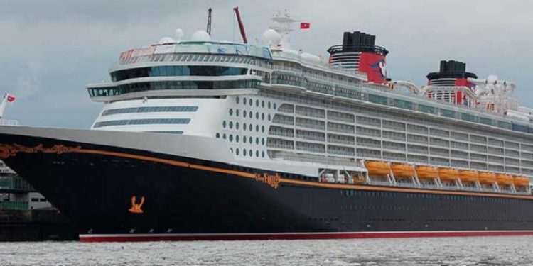 ATRACA CRUCERO HUMANITARIO EN COZUMEL