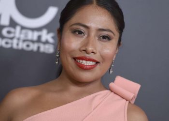 DEBUTA YALITZA APARICIO COMO COLUMNISTA EN EL NEW YORK TIMES Y USA LA PLATAFORMA CONTRA EL RACISMO EN MÉXICO
