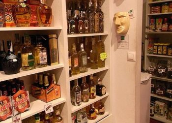 MUEREN MÁS DE 100 INDIVIDUOS POR CONSUMIR ALCOHOL ADULTERADO