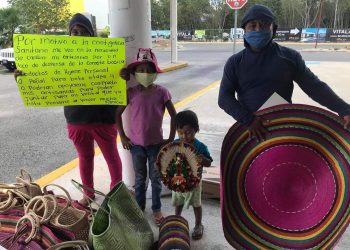 ARTESANOS OFRECEN SUS PRODUCTOS EN VENTA O A CAMBIO DE UNA DESPENSA