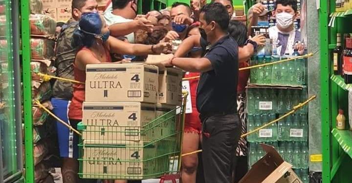 SE ‘ALOCA’ LA GENTE POR CERVEZA EN CHETUMAL