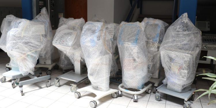 ENTREGAN RESPIRADORES AL IMSS