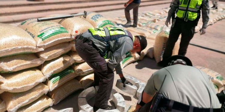 INSPECCIONES DE SEGURIDAD PERMITIERON A GUARDIAS NACIONALES ASEGURAR ALREDEDOR DE 740 KILOS DE APARENTE CRYSTAL DENTRO DE COSTALES DE MAÍZ