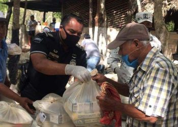 COMUNIDAD DE PLAYA DEL CARMEN RECIBE APOYO DE LA POLICÍA MUNICIPAL Y DE LA GUARDIA NACIONAL