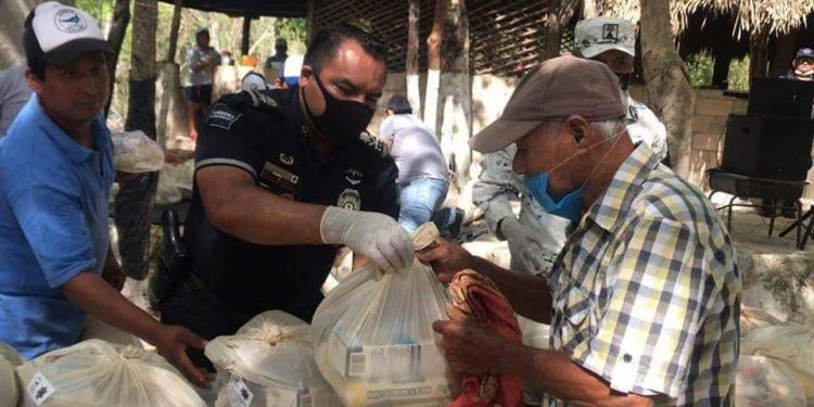 COMUNIDAD DE PLAYA DEL CARMEN RECIBE APOYO DE LA POLICÍA MUNICIPAL Y DE LA GUARDIA NACIONAL