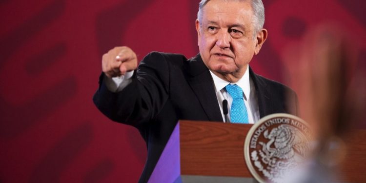 AMLO REVISA ESTRATEGIA ANTE COVID-19 Y EPIGMENIO IBARRA LO ENTREVISTÓ