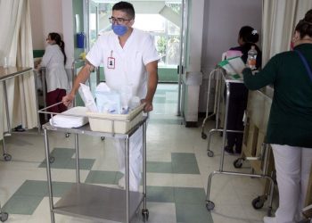 AÍSLAN A 82 TRABAJADORES DE HOSPITAL DE CHIAPAS POR COVID-19