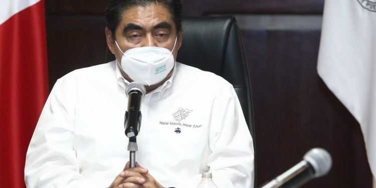 BARBOSA SE ENOJA CON REPORTERA POR PREGUNTAR SOBRE MUJERES DESAPARECIDAS