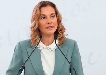 BEATRIZ GUTIÉRREZ MÜLLER PIDE A ALUMNOS NO ABANDONAR LA ESCUELA