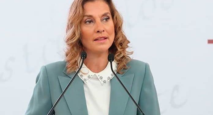 BEATRIZ GUTIÉRREZ MÜLLER PIDE A ALUMNOS NO ABANDONAR LA ESCUELA