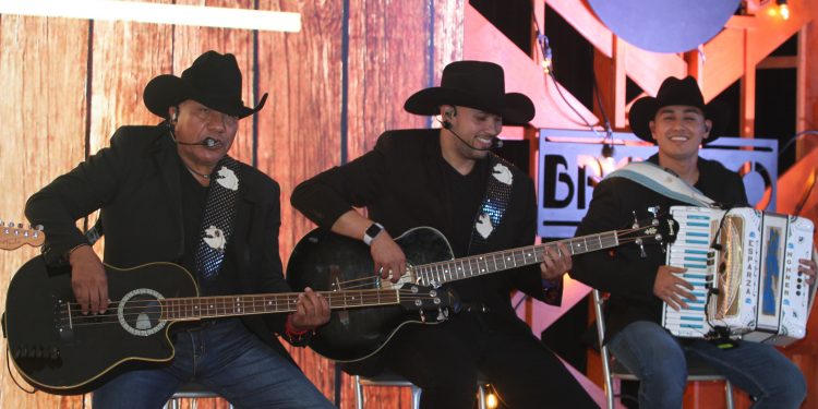 BRONCO APROVECHA CONFINAMIENTO PARA PREPARAR DISCO CON TEMAS INÉDITOS