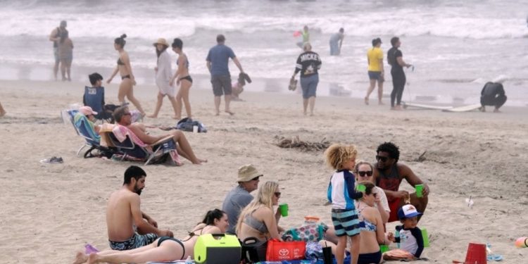 CALIFORNIA ORDENA CERRAR LAS PLAYAS ABARROTADAS EL PASADO FIN DE SEMANA