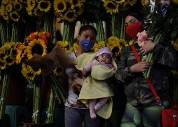 CELEBRAR A MAMÁ CON SANA DISTANCIA, PIDE LÓPEZ OBRADOR