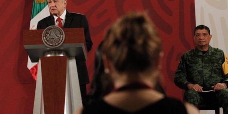 CONTRATOS PARA ENERGÍAS LIMPIAS SE DIERON BAJO NEGOCIOS SUCIOS: LÓPEZ OBRADOR