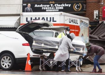 DEMANDAN A TRES FUNERARIAS DE NY POR HALLAZGO DE CUERPOS EN CAMIONES