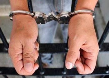 DETIENEN PADRES DE FAMILIA A UN LADRÓN EN ESCUELA DE LA COLONIA GAVIOTAS, DE VILLAHERMOSA