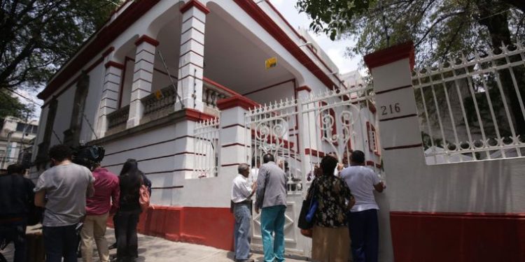 DIPUTADO DEL PAN SUGIERE SUBASTAR CASA DE SOCIO DE BARTLETT