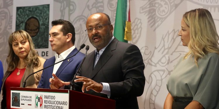 DIPUTADOS DEL PRI PIDEN AJUSTES A PLAN DE NEGOCIOS DE PEMEX