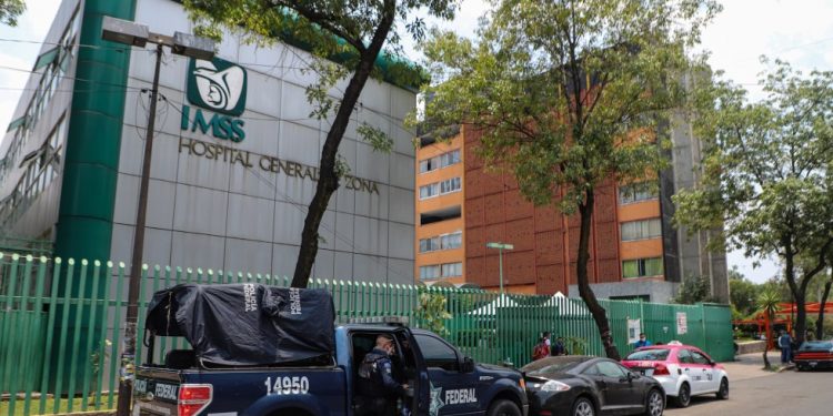 DIRECTOR JURÍDICO DEL IMSS DA POSITIVO A COVID-19