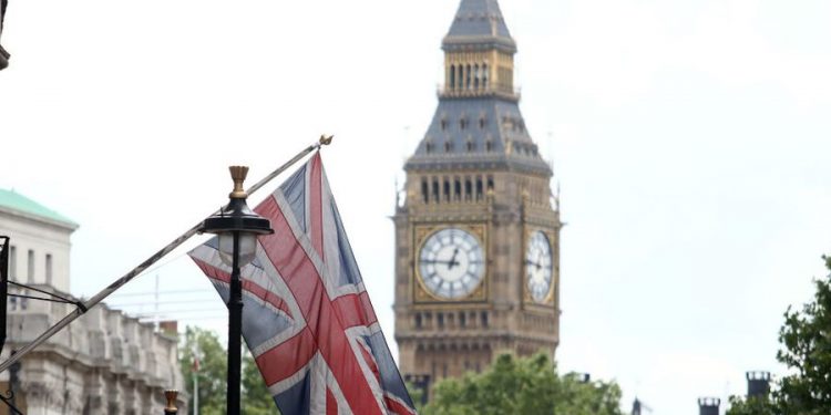 EL REINO UNIDO PREVÉ ABRIR LOS COMERCIOS EN JUNIO