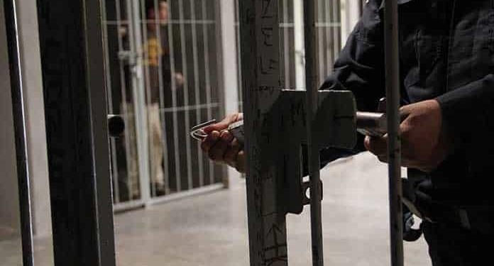 ESTIMAN LIBERAR A 800 PRESOS DE LA CDMX POR COVID-19