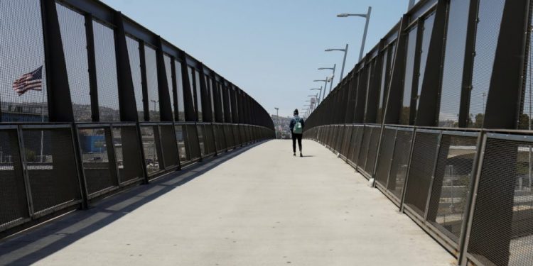 EU AMPLÍA CIERRE PARCIAL DE FRONTERA CON MÉXICO