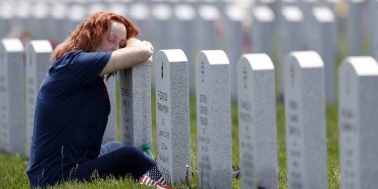 EU SUPERA LOS 100 MIL MUERTOS POR COVID-19