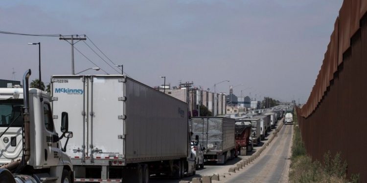 EXPORTACIONES DE MÉXICO SE DESPLOMAN EN ABRIL