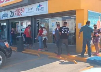 FILAS PARA COMPRAR CERVEZA EN SONORA CAUSAN PRIMER CONTAGIO DE COVID-19
