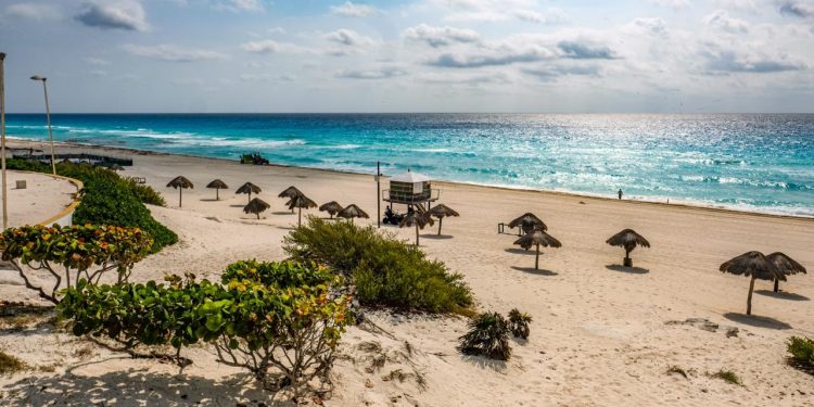 REVISA MARA CON LUPA EXPEDIENTE LEGAL DE GRAN SOLARIS CANCÚN