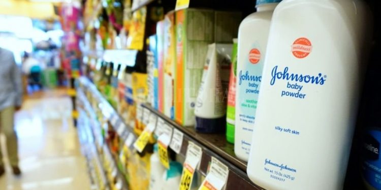 JOHNSON & JOHNSON DEJA DE VENDER SU TALCO PARA BEBÉS EN EU Y CANADÁ