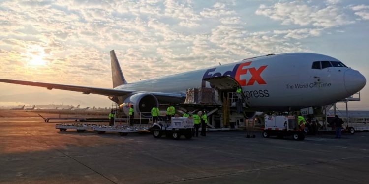 LLEGA A MÉXICO SEGUNDO VUELO CON VENTILADORES DE EUA
