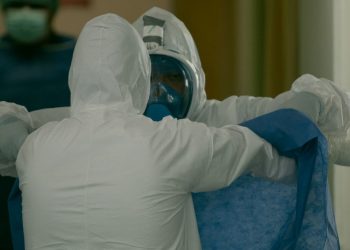 LÓPEZ OBRADOR OFRECE DISCULPAS A MÉDICOS DEL PAÍS