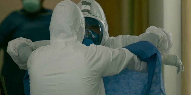 LÓPEZ OBRADOR OFRECE DISCULPAS A MÉDICOS DEL PAÍS