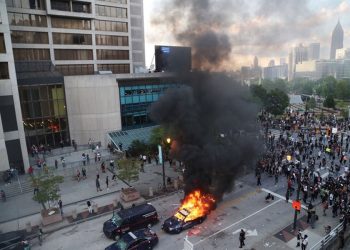 MINNEAPOLIS Y SAINT PAUL DECLARAN TOQUE DE QUEDA TRAS DISTURBIOS