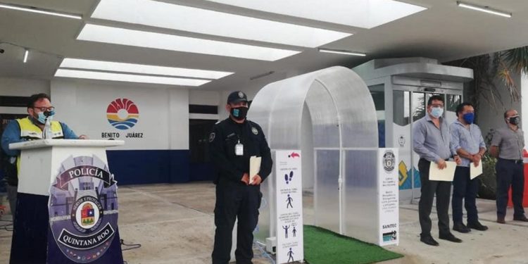 INSTALAN TÚNEL DE SANITIZACIÓN PARA ELEMENTOS DE LA POLICÍA  DE BENITO JUÁREZ