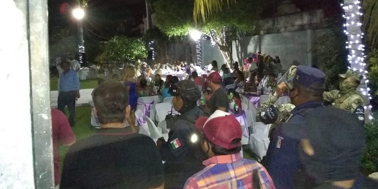 POLICÍAS SUSPENDEN BODA Y FIESTA DE XV AÑOS CON MÁS DE 700 INVITADOS EN ACAPULCO