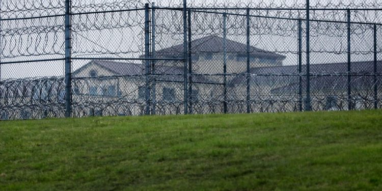 RECLUSA DA A LUZ A SOLAS EN UNA CÁRCEL EN TEXAS