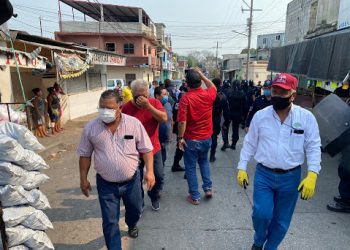 RETIRAN A VENDEDORES AMBULANTES DE LA VILLA OCUILTZAPOTLÁN