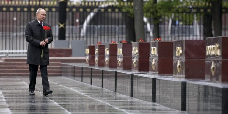 RUSIA ANUNCIA REACTIVACIÓN ECONÓMICA, PERO CON RESTRICCIONES